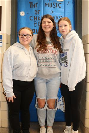 3 Girls Chorus Members